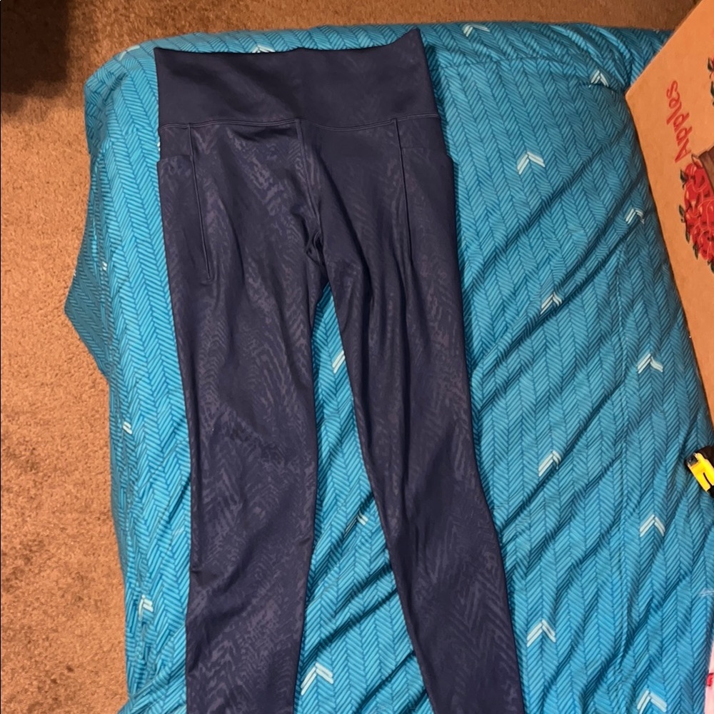 Athleta Salutation Stash Pocket ll 7/8 Tight Leggings